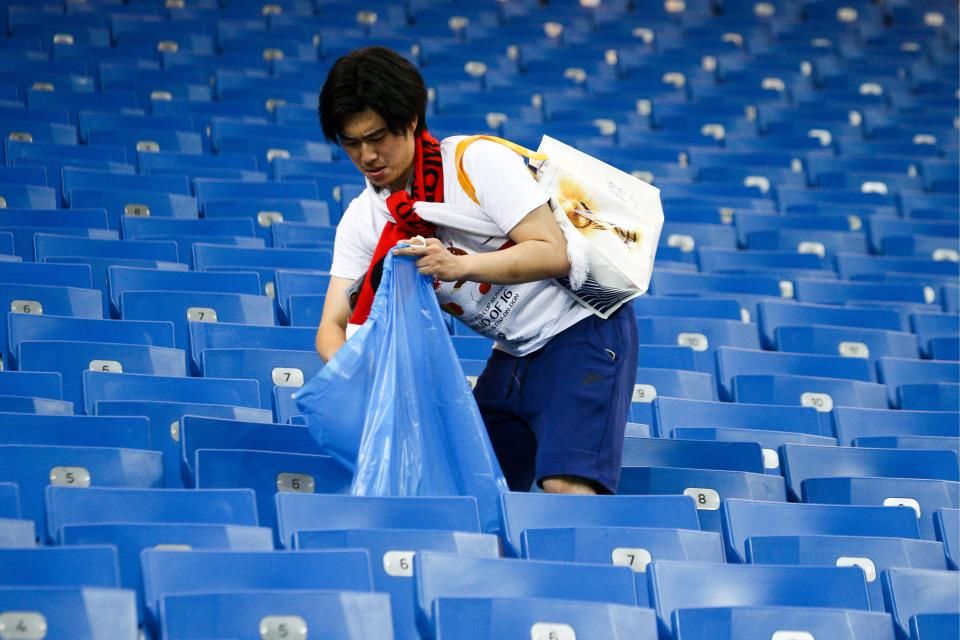 Aksi Supporter Jepang Yang Patut Dicontoh Meski Timnya Kalah Di Piala Dunia