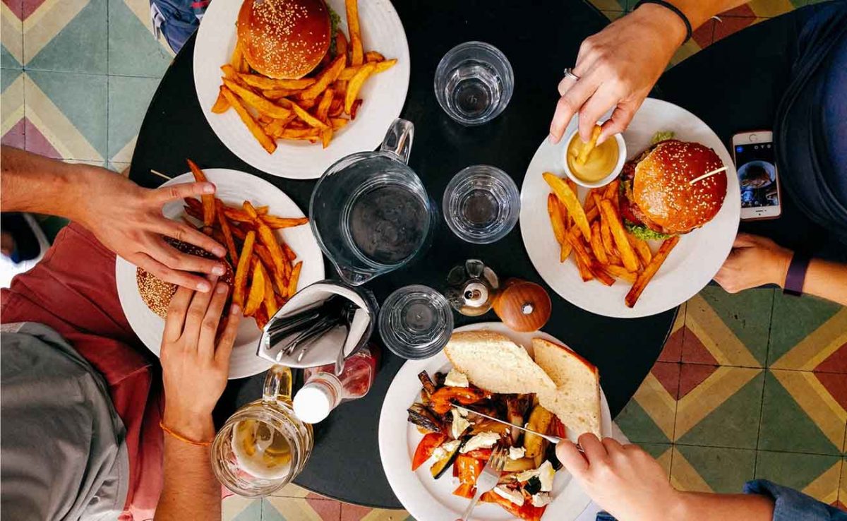 Meski Lezat Dan Murah, Ini 3 Masalah Kesehatan Yang Bisa Kamu Alami Akibat Keseringan Makan Junk food